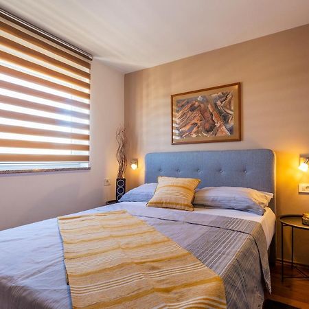 Apartman Ember Пула Екстериор снимка