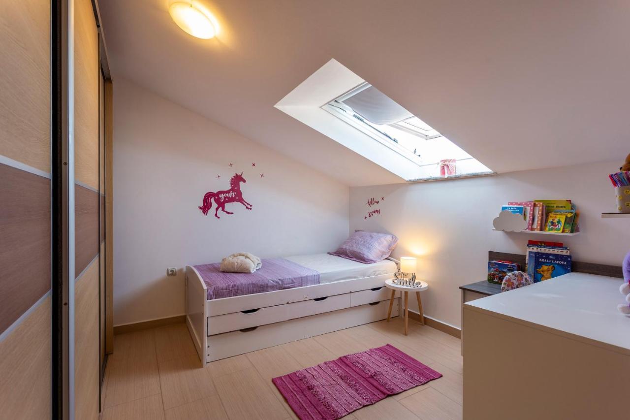 Apartman Ember Пула Екстериор снимка