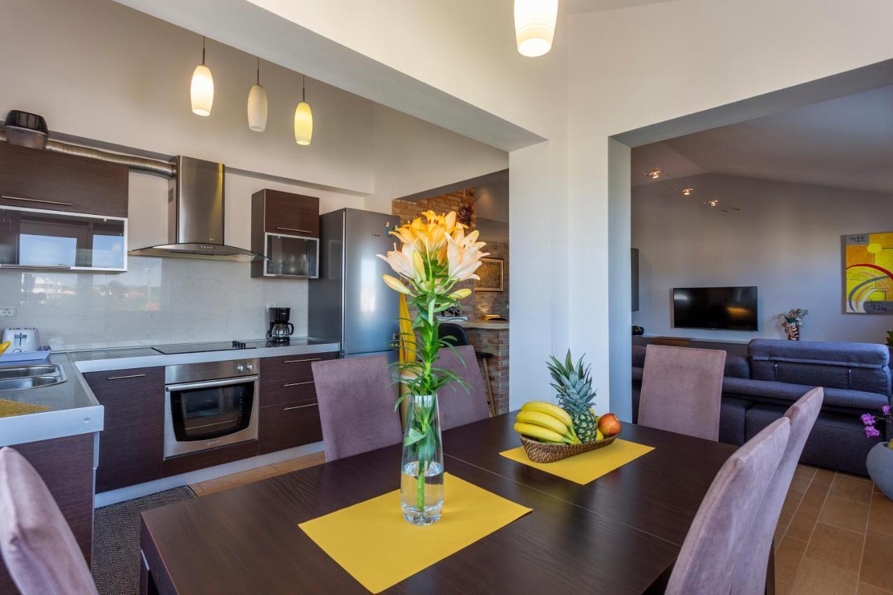 Apartman Ember Пула Екстериор снимка