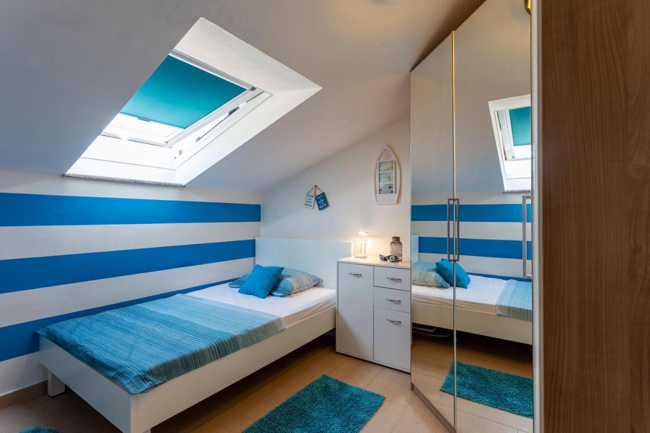 Apartman Ember Пула Екстериор снимка